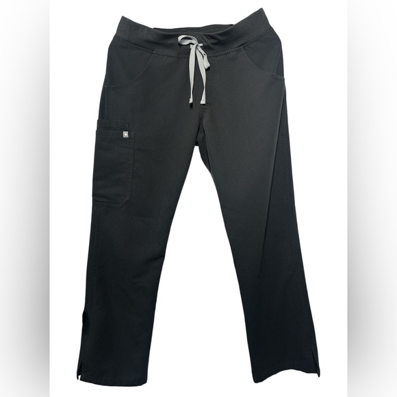 Figs Kade Cargo Scrub Pants in Black - Picture 2 of 8
